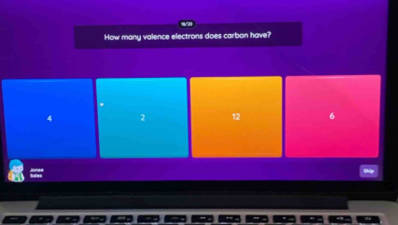 how many valence electrons does carbon have?