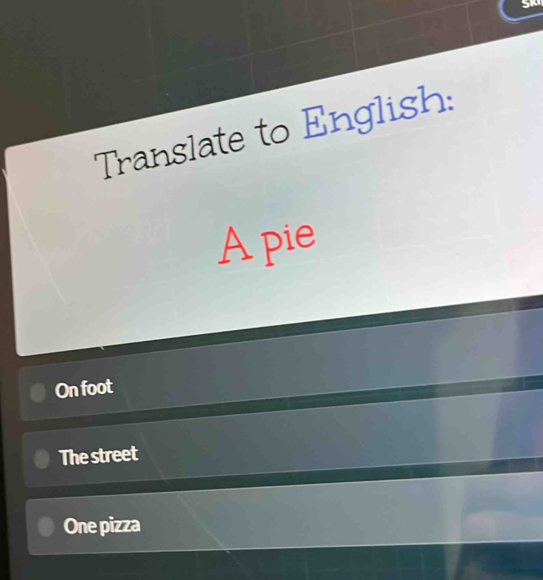 translate to english: a pie on foot the street one pizza