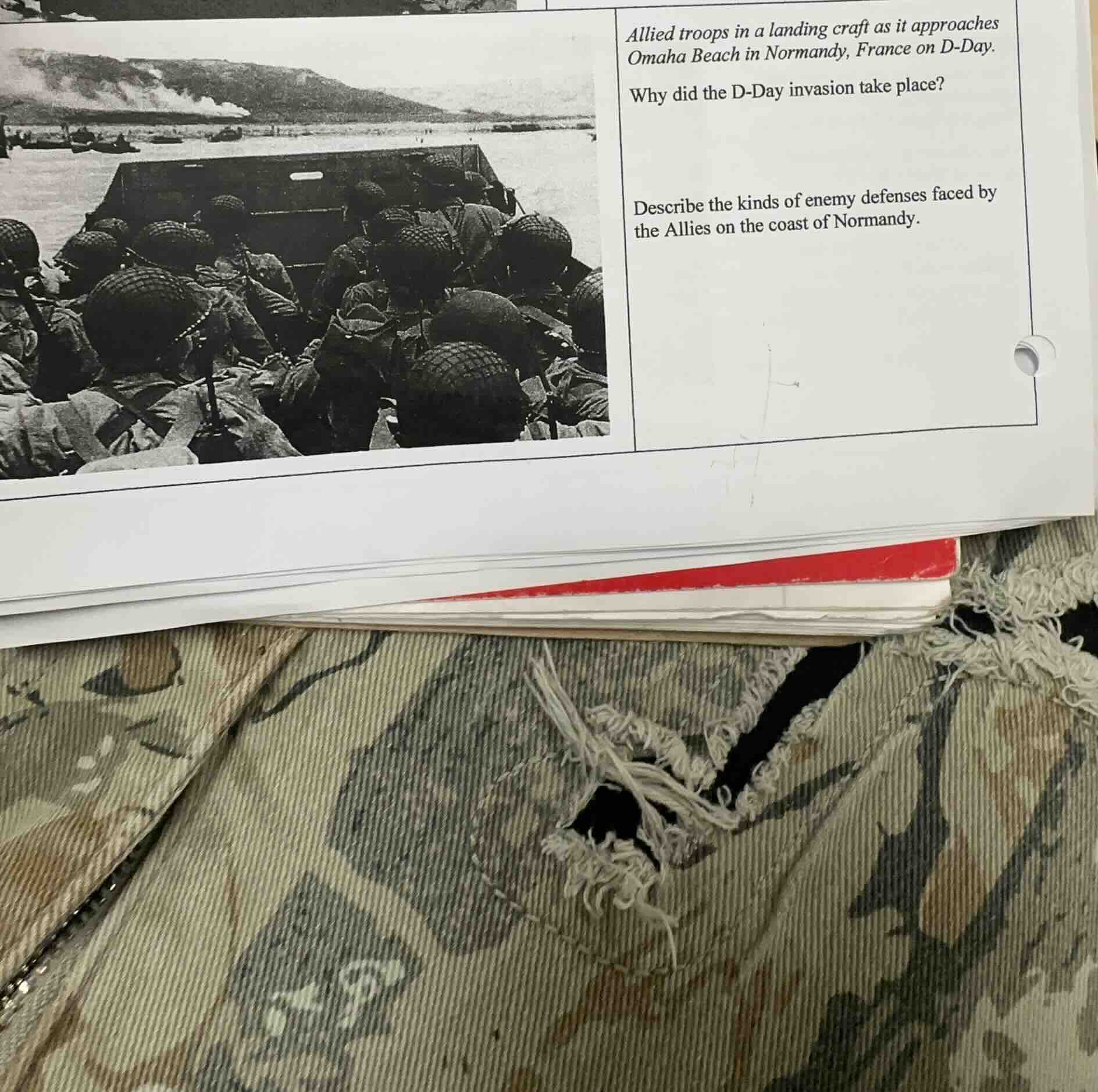 allied troops in a landing craft as it approaches omaha beach in norman…