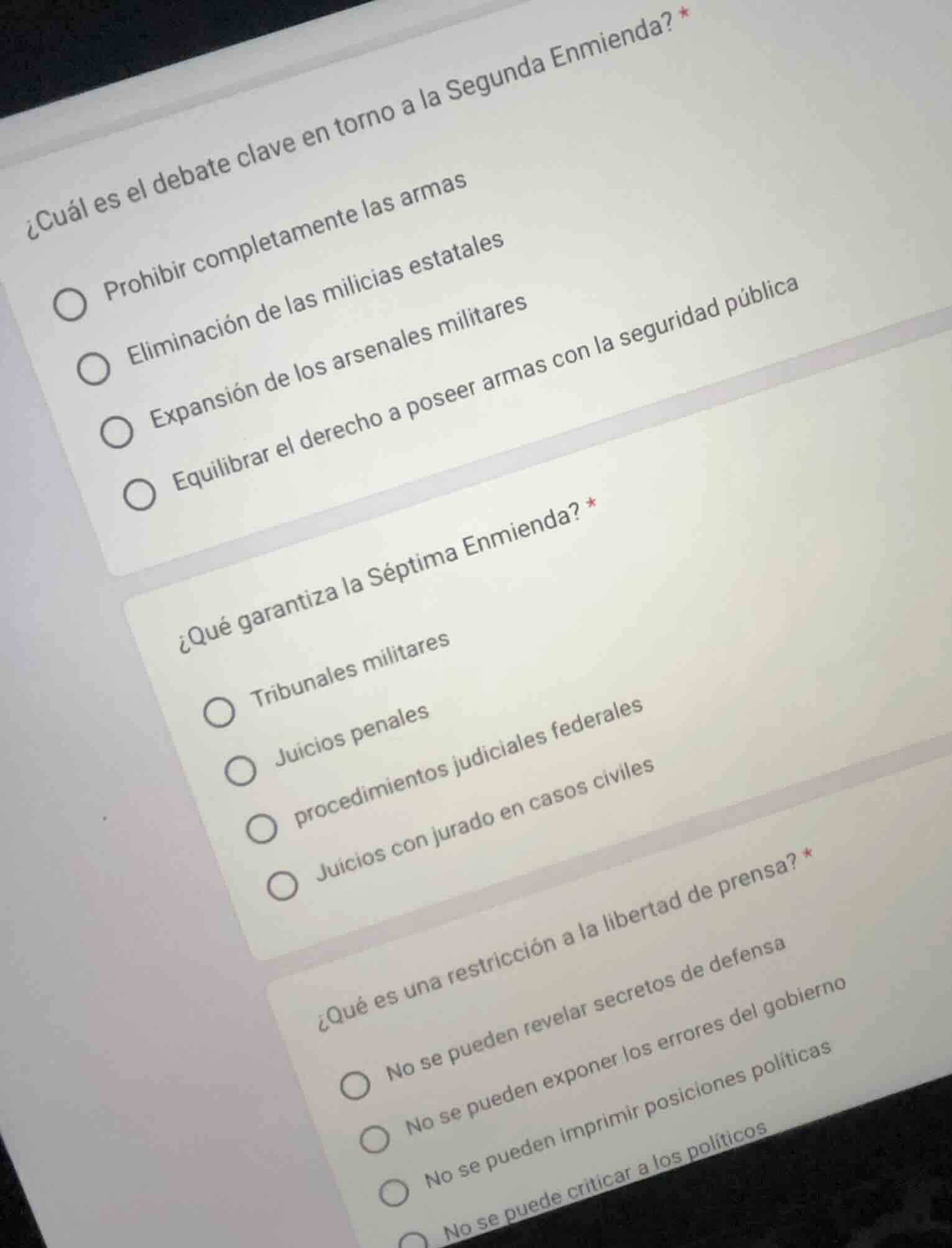 ¿cuál es el debate clave en torno a la segunda enmienda? * prohibir com…