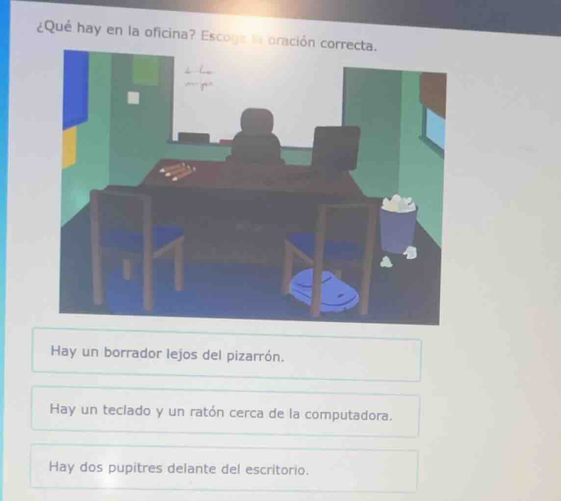 ¿qué hay en la oficina? escoge la oración correcta. hay un borrador lej…