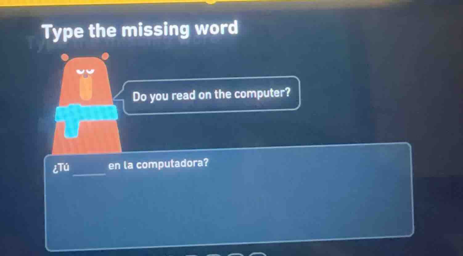 type the missing word do you read on the computer? ¿tú ______ en la com…
