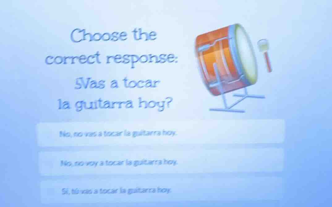 choose the correct response: ¿vas a tocar la guitarra hoy? no, no vas a…